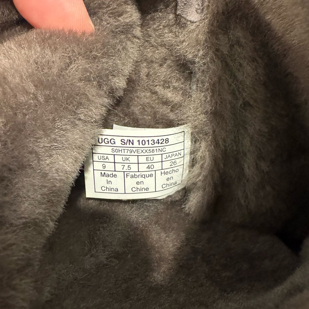 UGG W Amie Grey Boots - Picture 11 of 11